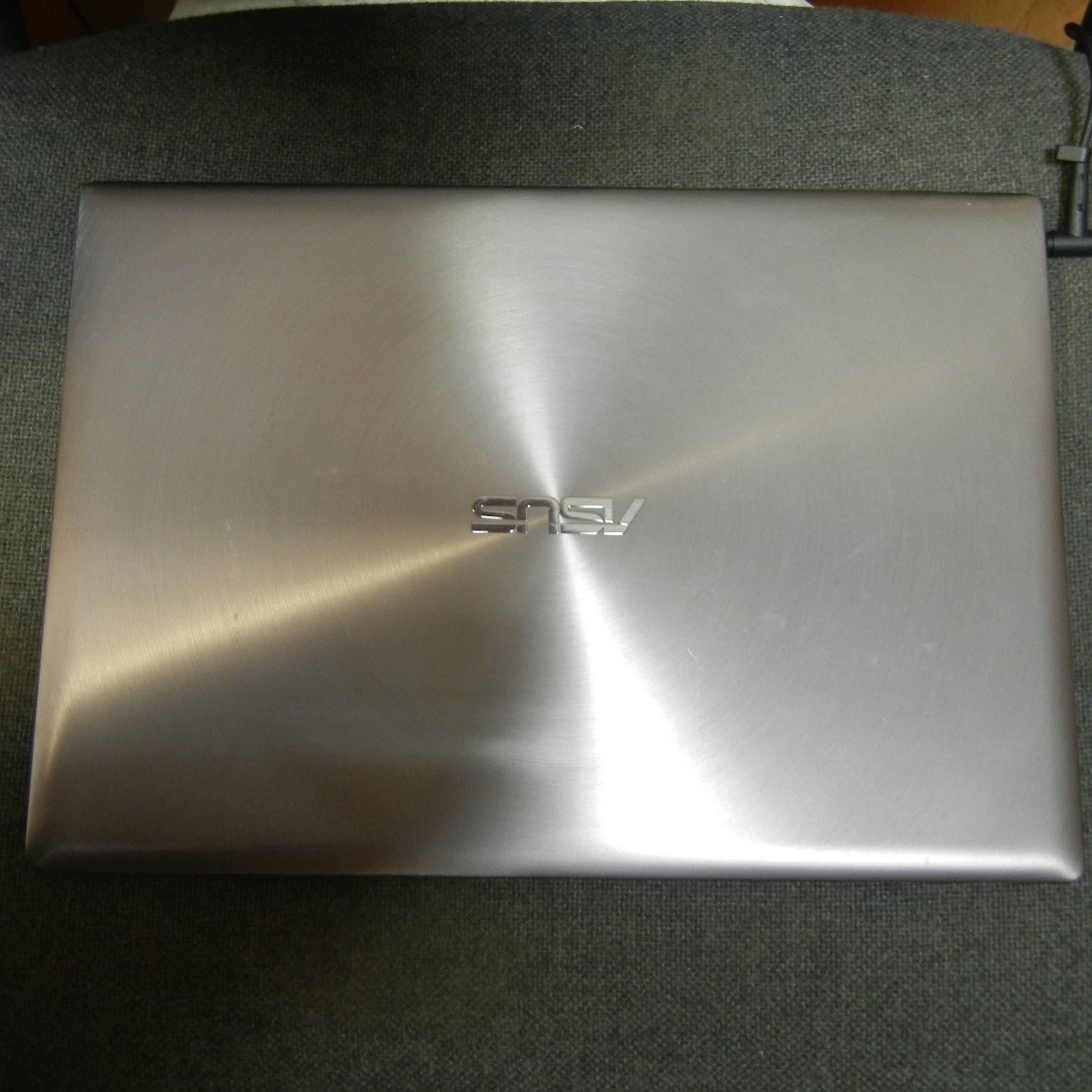 Notebook Asus Zenbook UX303U 2 min