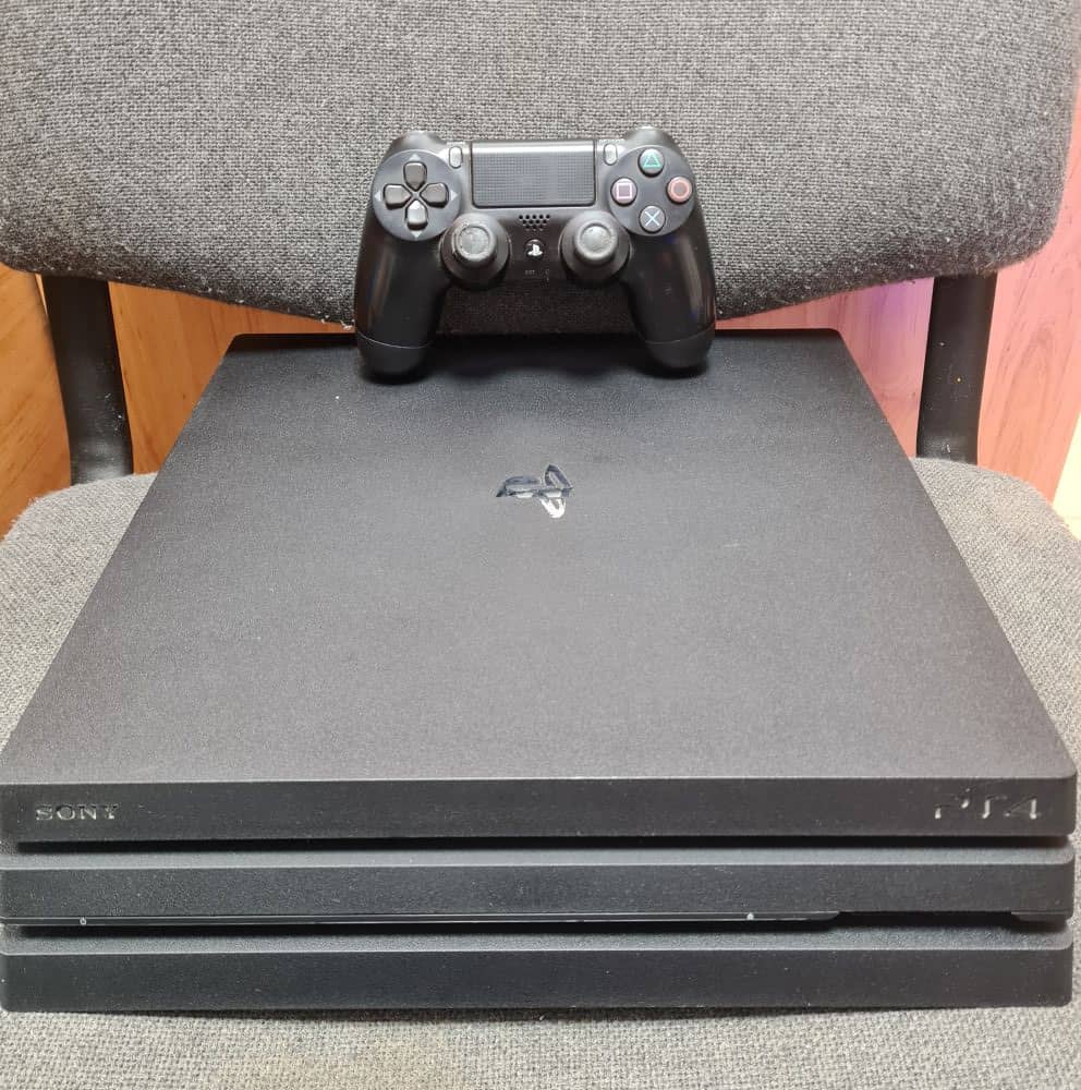 Sony Playstation 4 Pro 2 min