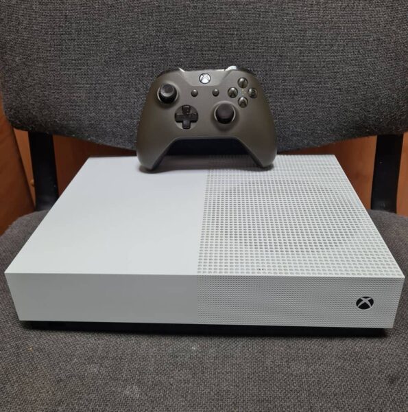 Xbox One S 1 TB digital edition min