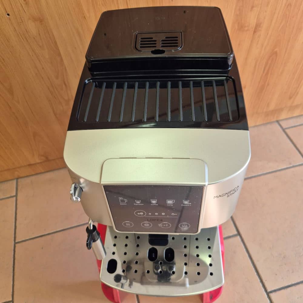 Automaticky kavovar DeLonghi Magnifica Start 3