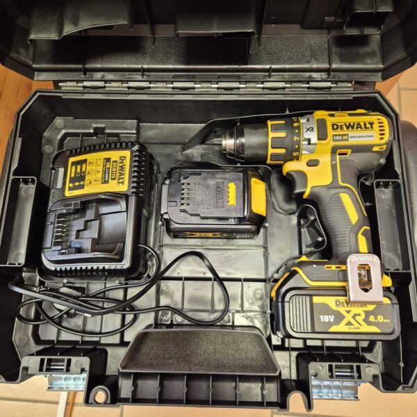 Aku vrtaci skrutkovac DeWalt DCD790