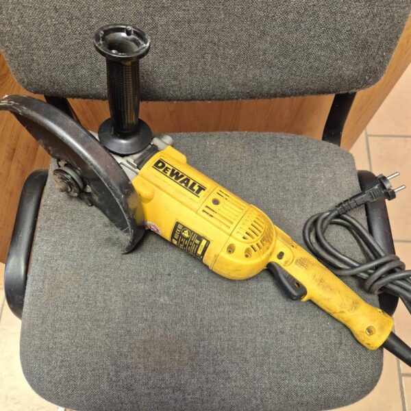 Uhlova bruska DeWalt DWE494